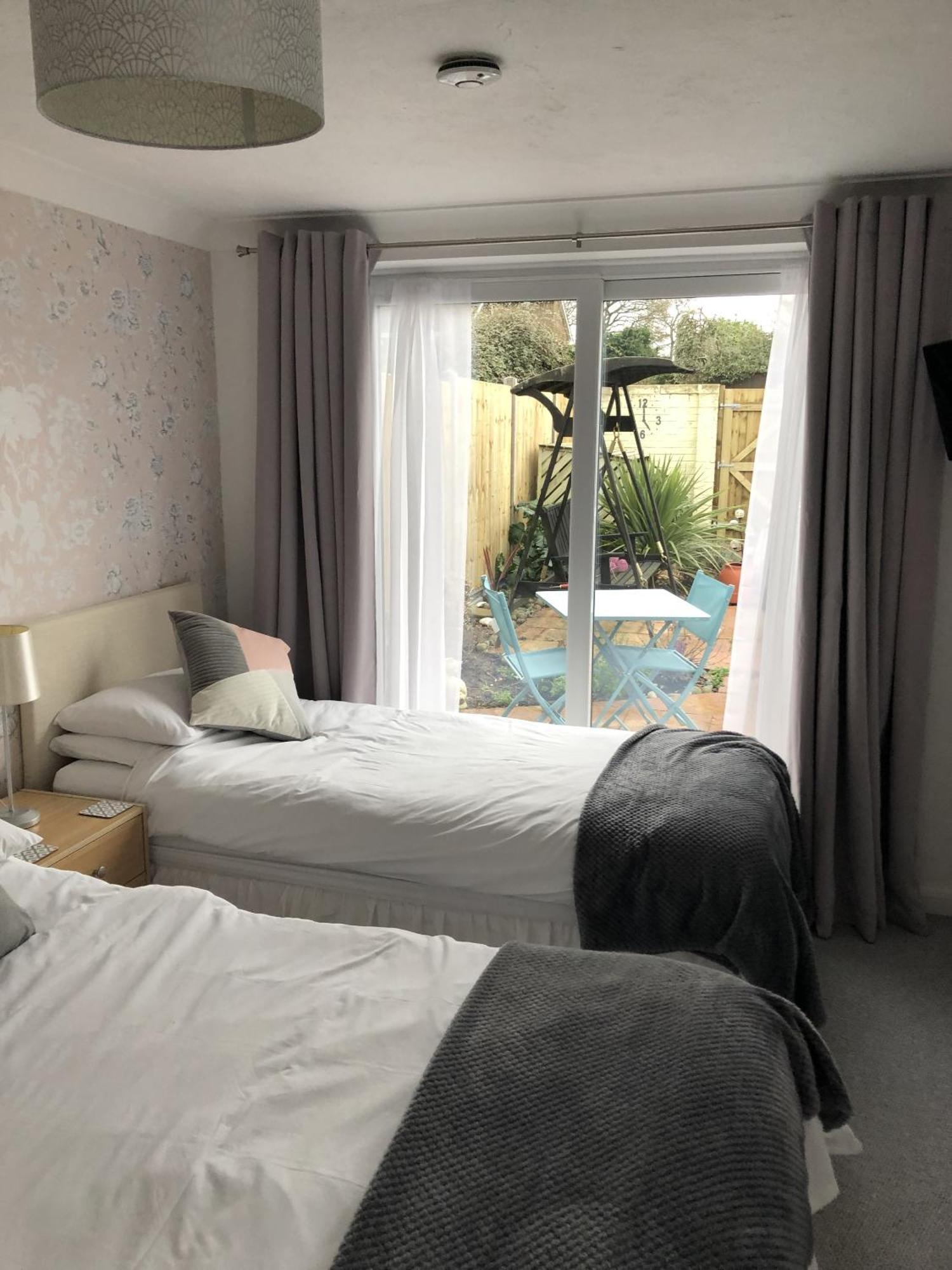 Basingstoke En Suite Room In Garden Annex Luaran gambar
